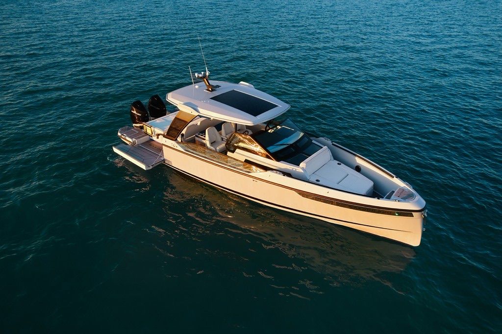 32' Saxdor yacht charter Miami