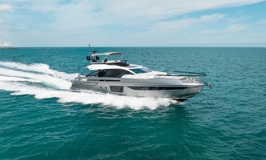 80' Azimut S8 yacht charter Miami