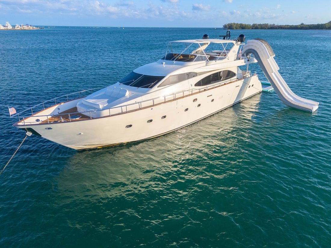 90' Azimut "Day Dreamin" yacht charter Miami