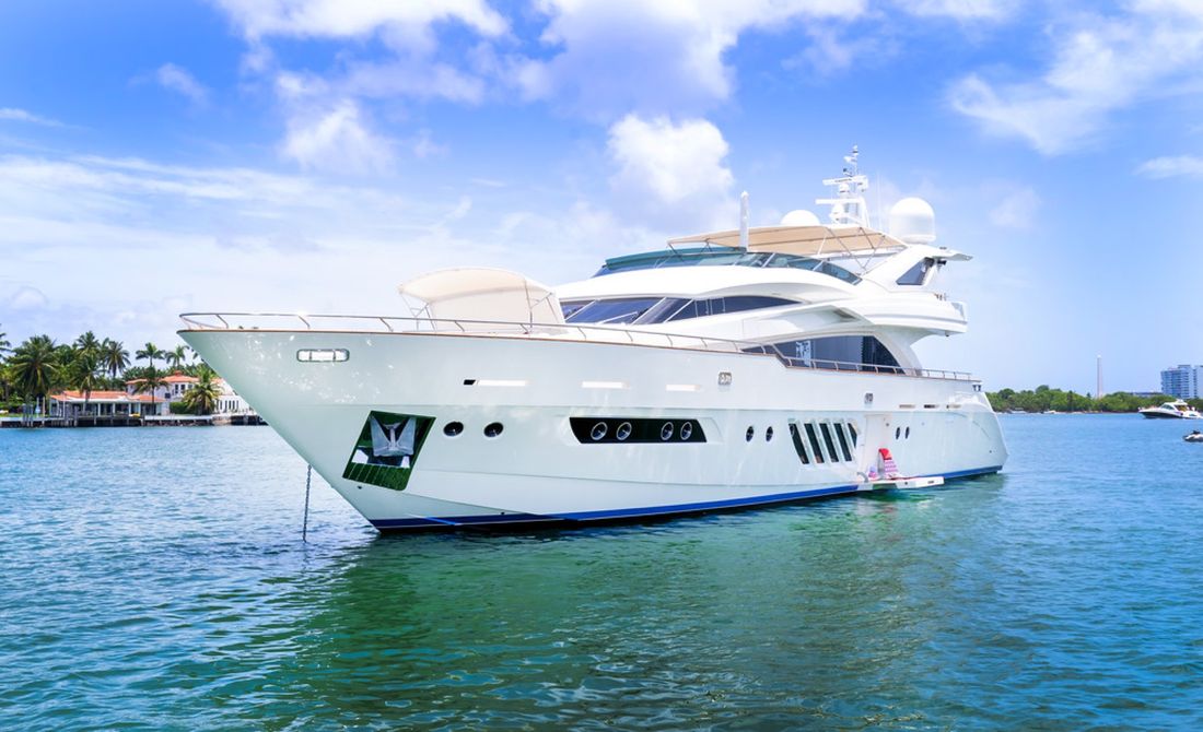 105' Dominator "Casual" yacht charter Miami