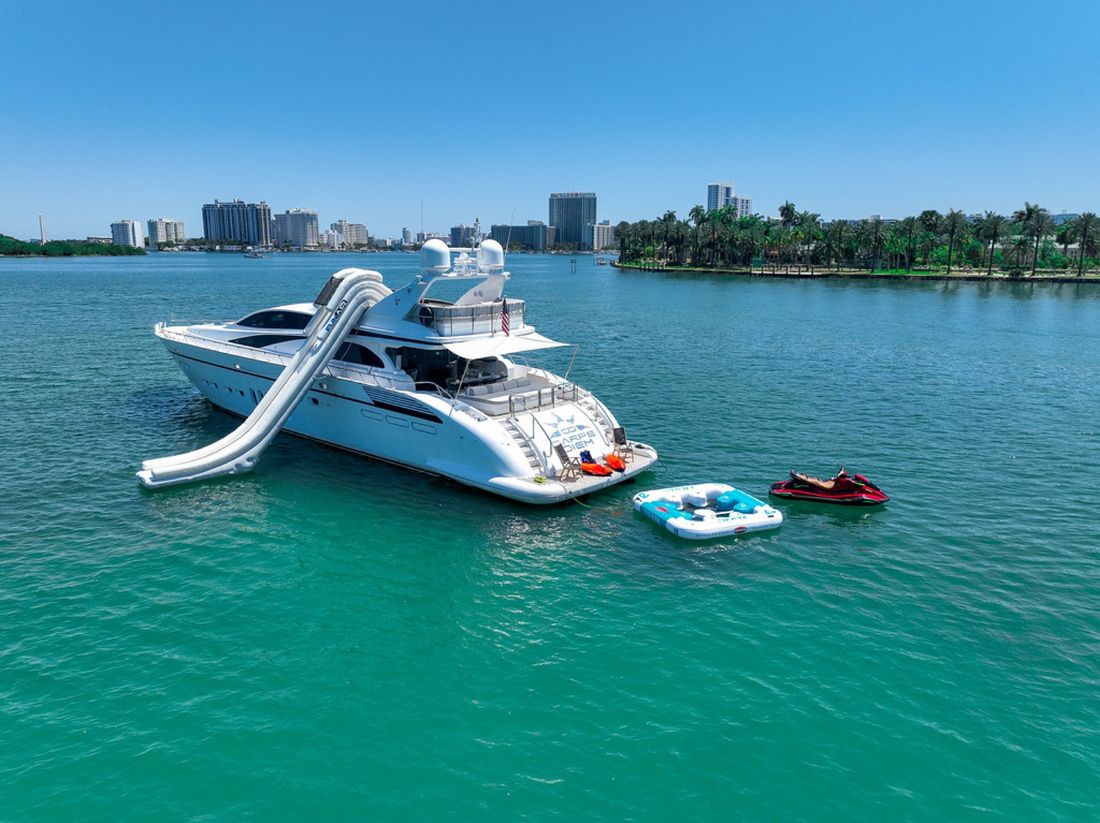 105' Leopard yacht charter Miami