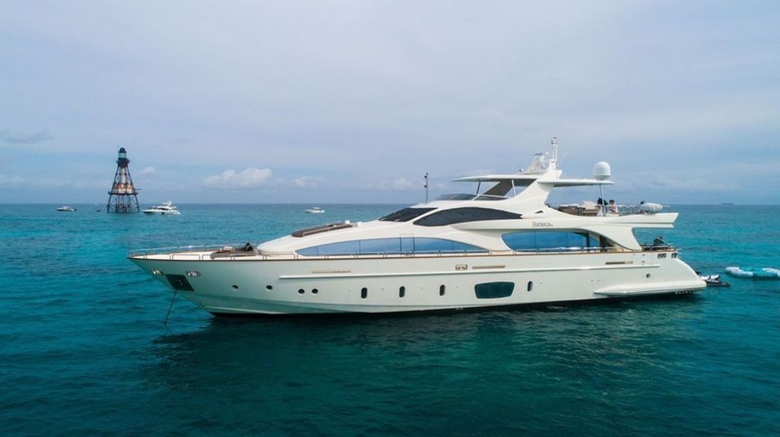 105' Azimut "Babieca" yacht charter Miami
