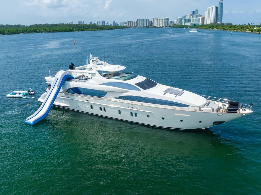 116' Azimut "Rylax" yacht charter Miami